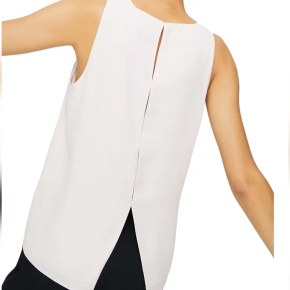 Babaton Maddox Blouse - Picture 2 of 12